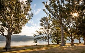 Hop, Skip And Jump To The Lake - Te Anau House